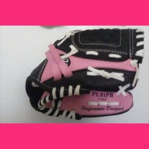 RAWLINGS BRAND NEW GIRLS SOFTBALL GLOVE